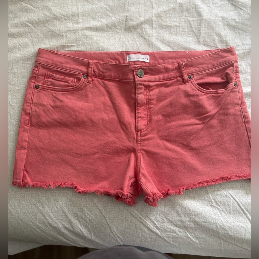 LOFT Women's Coral Frayed Jean Shorts